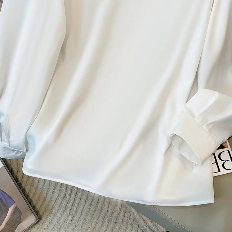 Chemise femme grande taille – blouse blanche élégante col V, tenue professionnelle chic pour bureau & sorties