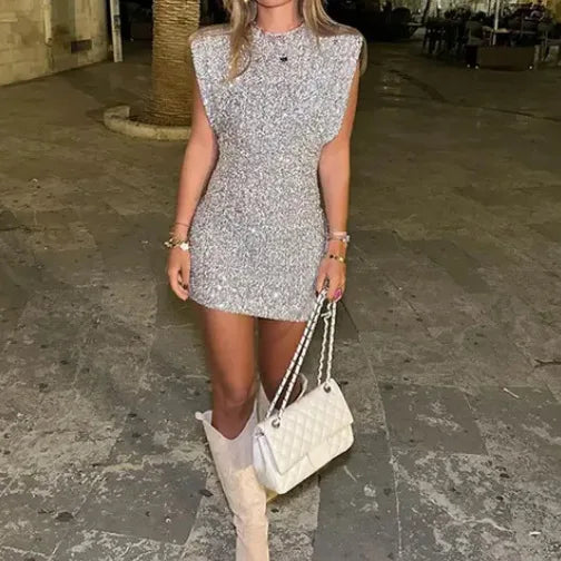 Robe élégante femme 2025 – sans manches, taille haute, détails à sequins, coupe moulante chic pour soirées et événements de printemps