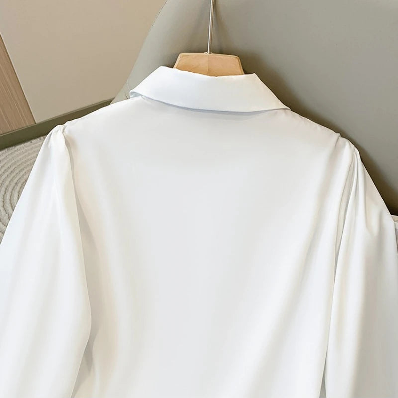 Chemise femme grande taille – blouse blanche élégante col V, tenue professionnelle chic pour bureau & sorties