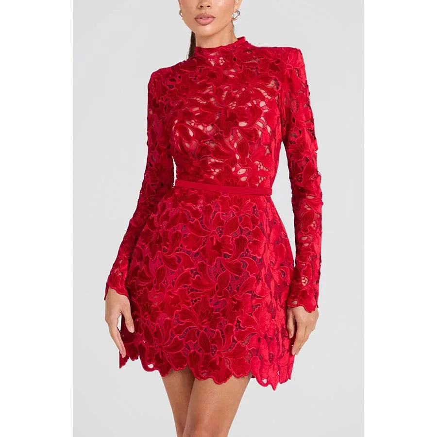 Robe élégante femme 2025 – sans manches, taille haute, détails à sequins, coupe moulante chic pour soirées et événements de printemps