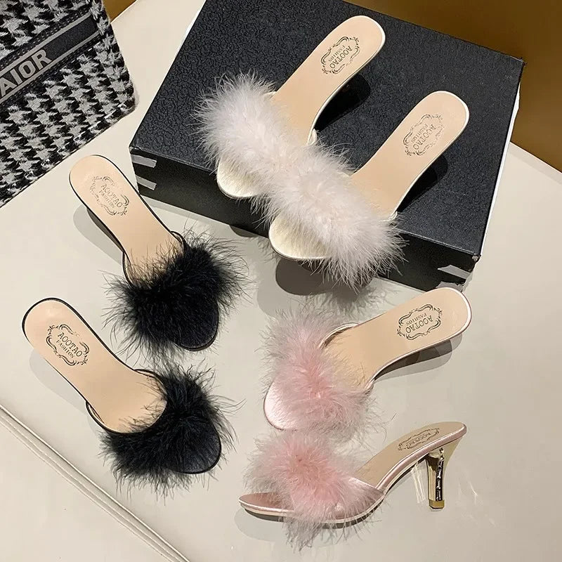 Mules à talons femme – sandales d’été chic avec plumes, bout carré, style élégant pour bureau & sorties, disponible jusqu’à la taille 43