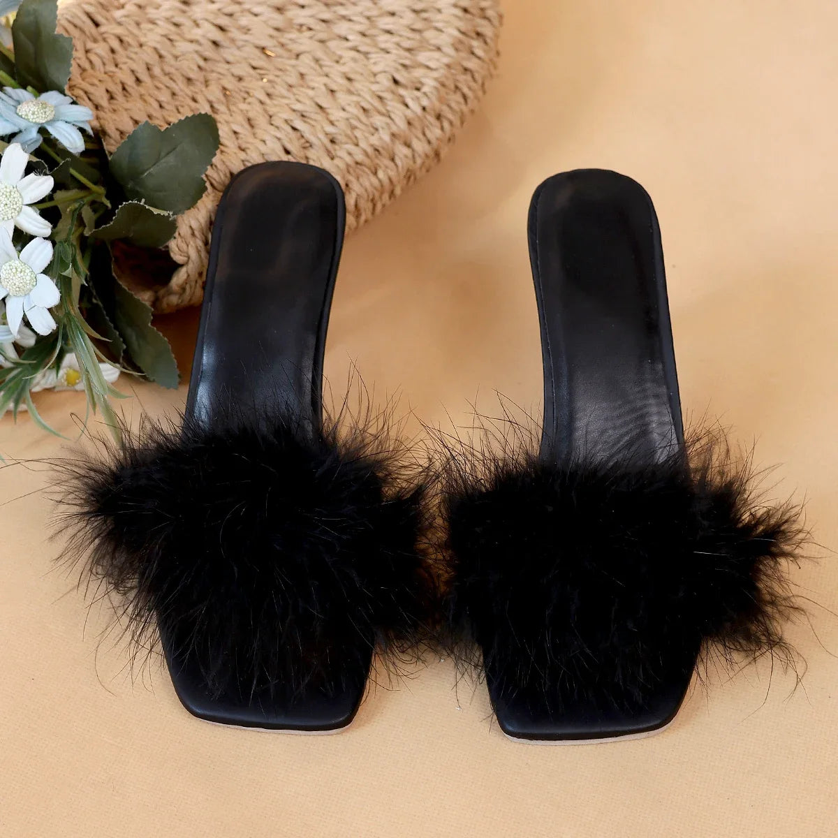 Sandales à talons hauts femme – talons noirs élégants avec plumes douces, chaussures chic et féminines pour soirée & sorties