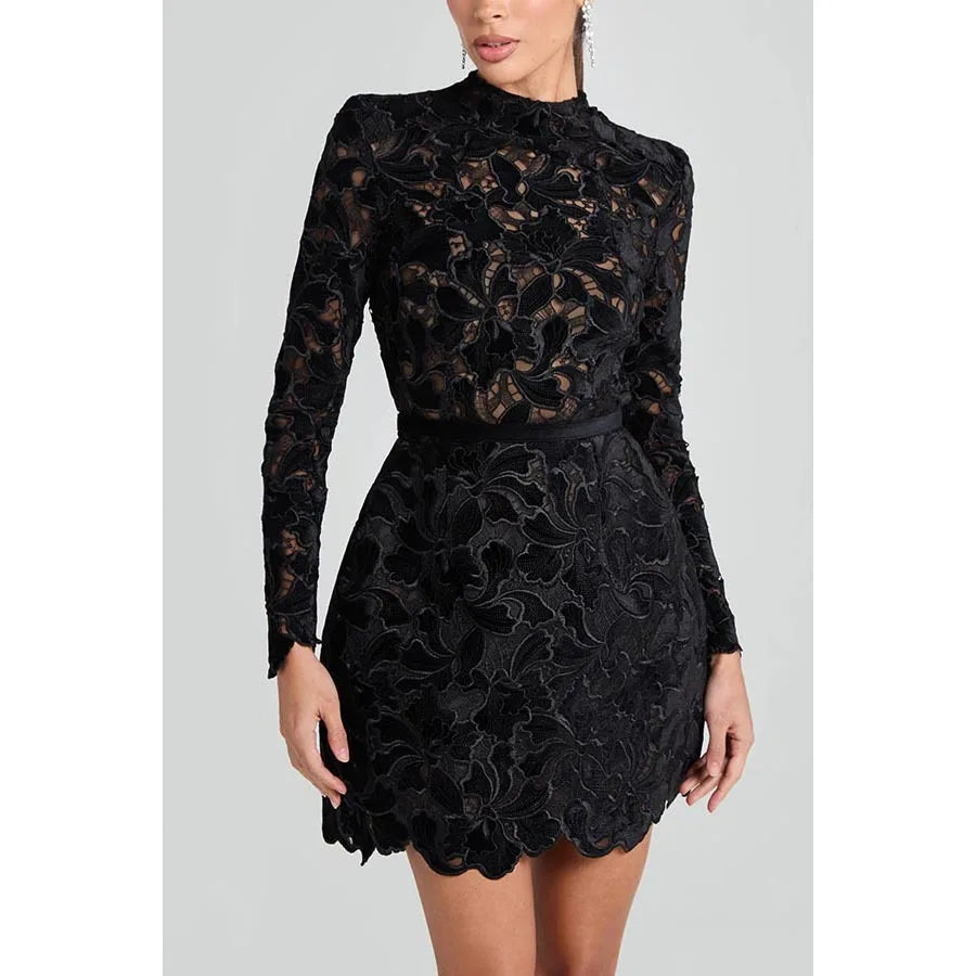 Robe élégante femme 2025 – sans manches, taille haute, détails à sequins, coupe moulante chic pour soirées et événements de printemps