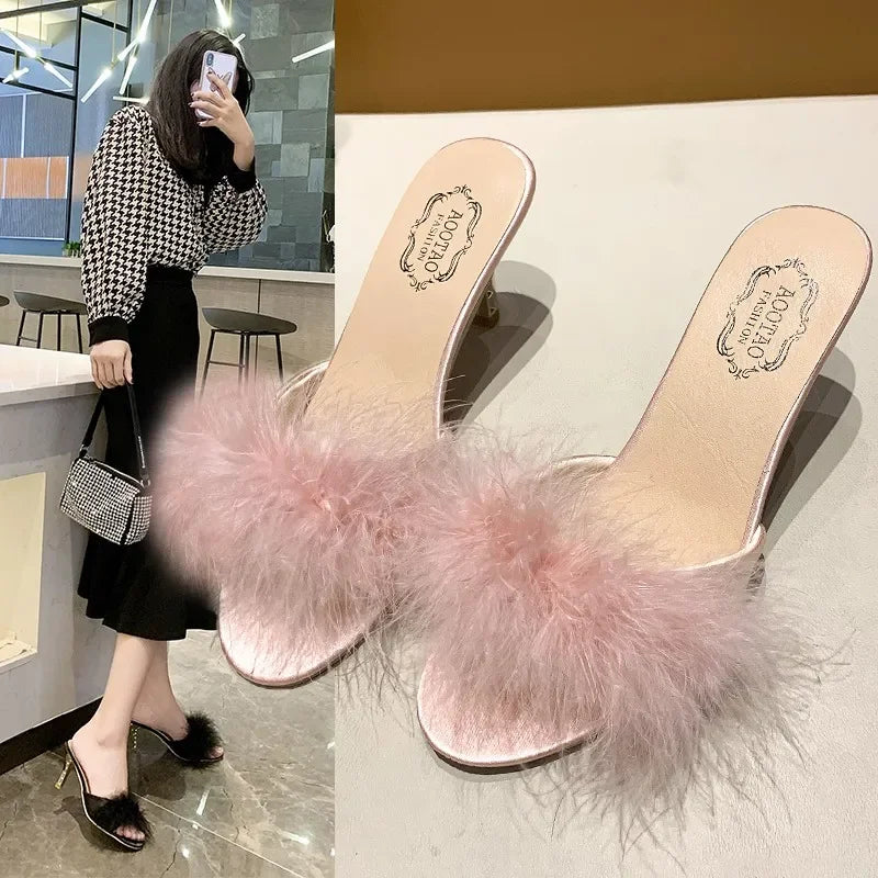 Mules à talons femme – sandales d’été chic avec plumes, bout carré, style élégant pour bureau & sorties, disponible jusqu’à la taille 43