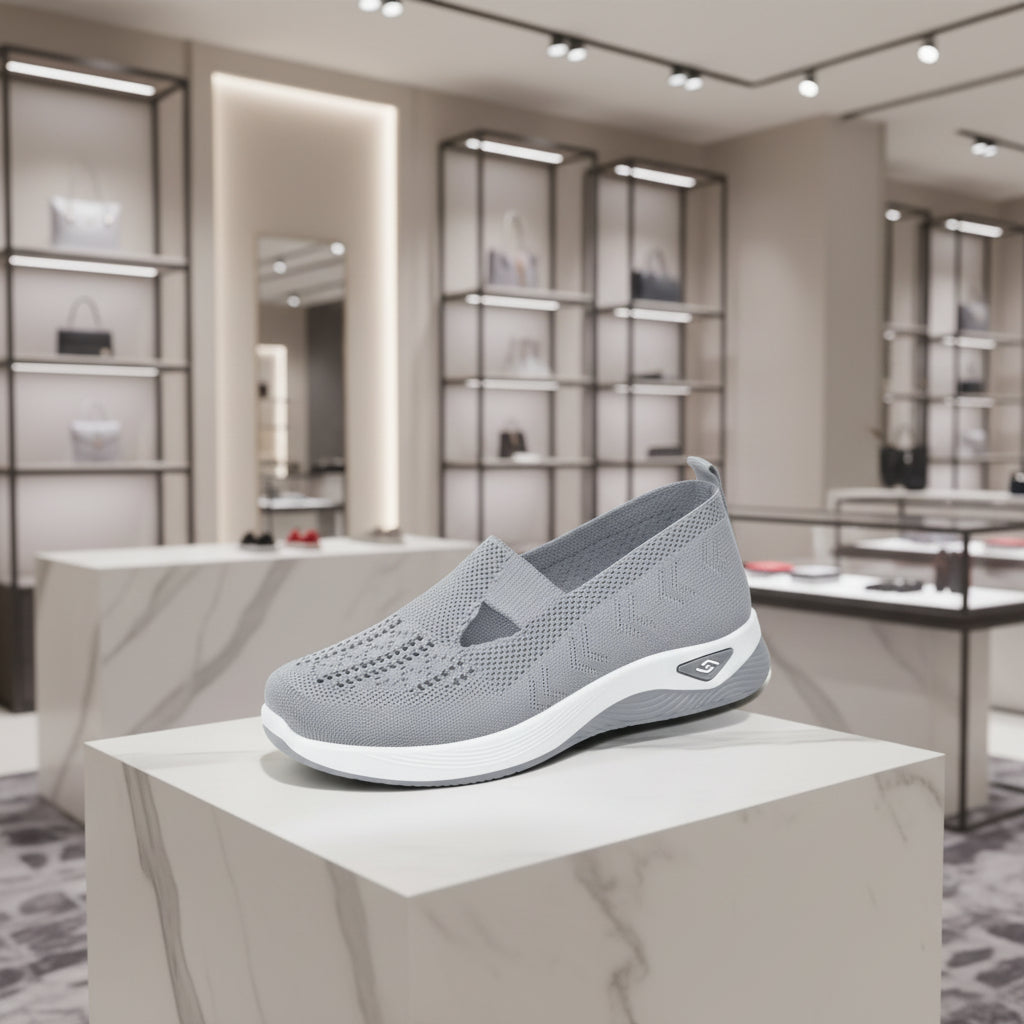 Détail du mesh aéré des sneakers femme, matière respirante et légère.GRIS