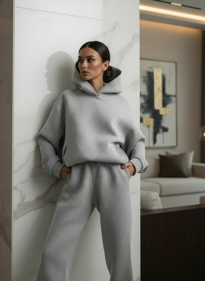 Ensemble de survêtement deux pièces pour femme, style sportif chic offrant un confort absolu au quotidien.gris