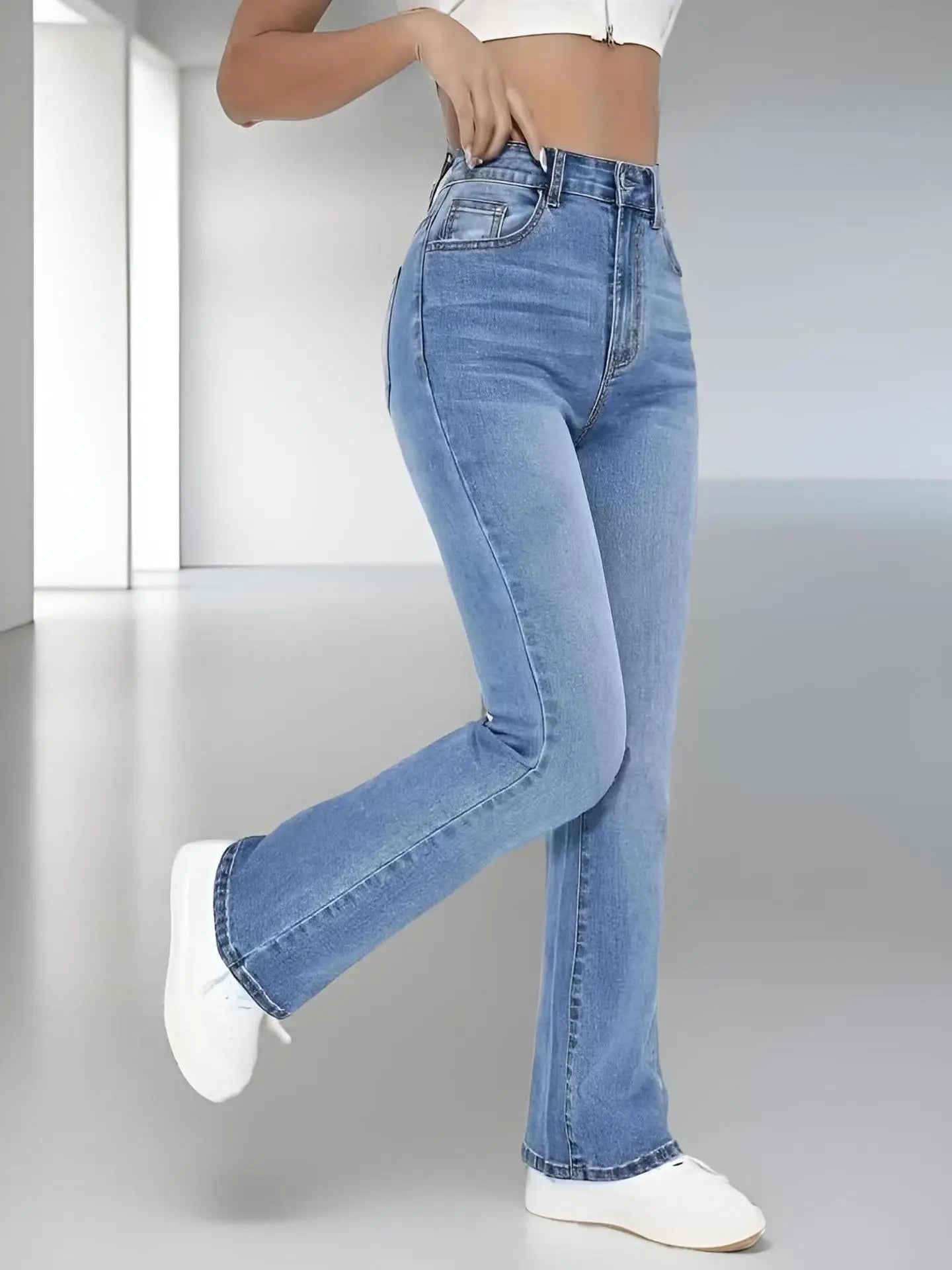 Jean femme taille haute en denim slim avec effet amincissant, jean délavé tendance au style européen et américain, pantalon casual polyvalent.