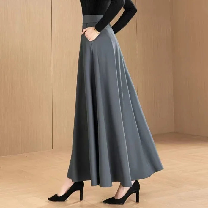 Zoom sur les poches latérales pratiques de la jupe maternité élégante.