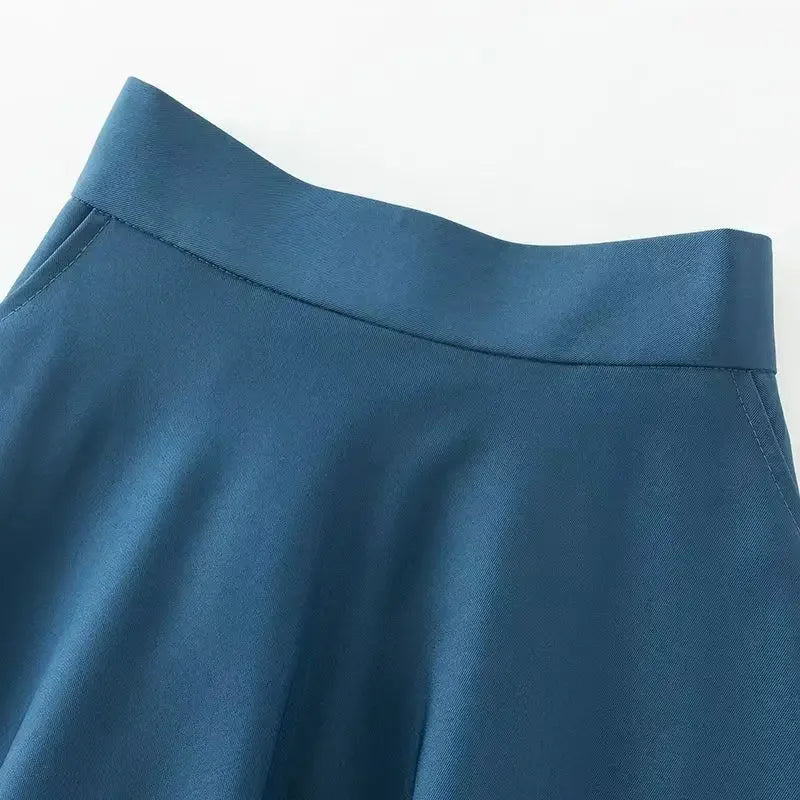 Vue de face de la jupe maternité midi élégante, coupe casual et design confortable.