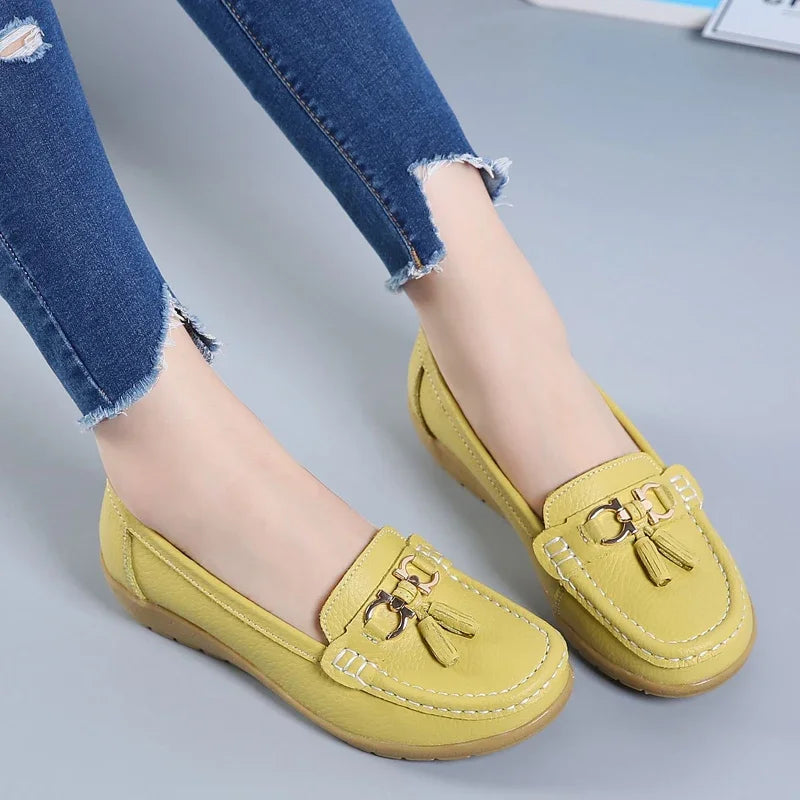 Mocassins femme à enfiler, chaussures plates confortables et antidérapantes, style casual pour un usage quotidien.Jaune