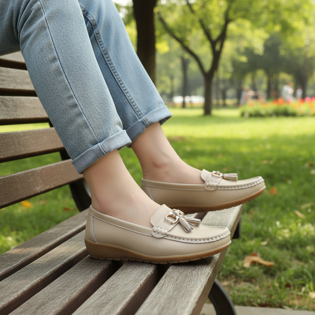 Mocassins femme à enfiler, chaussures plates confortables et antidérapantes, style casual pour un usage quotidien.beige