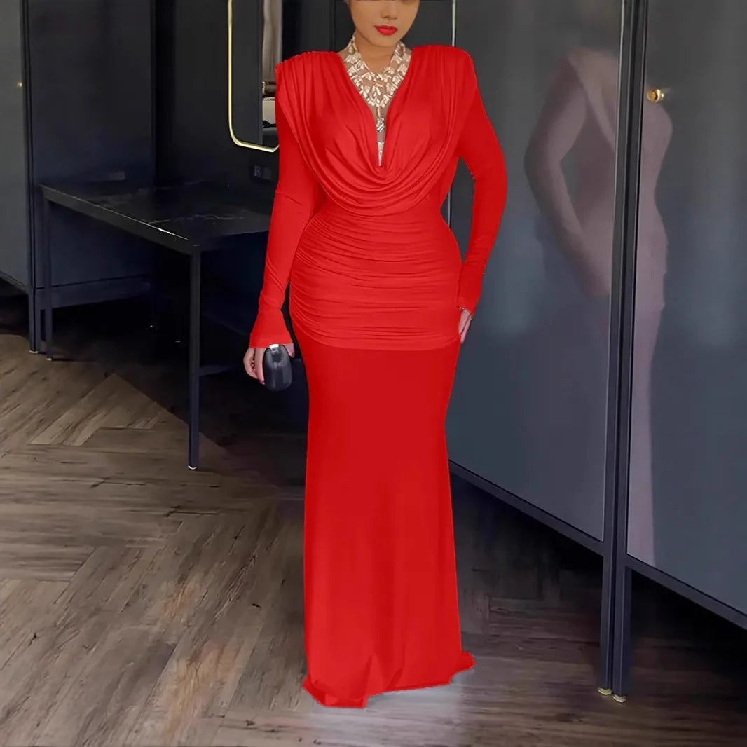 Vue de face de la robe longue de soirée pour femme, col V et silhouette sirène élégante.Rouge