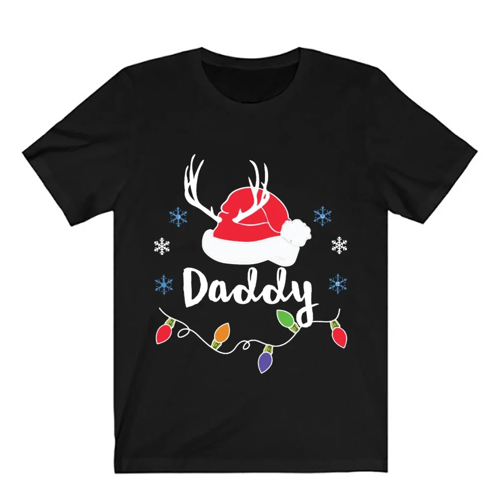 T-shirts de Noël assortis pour papa, design festif coordonné, idéal pour photos familiales.